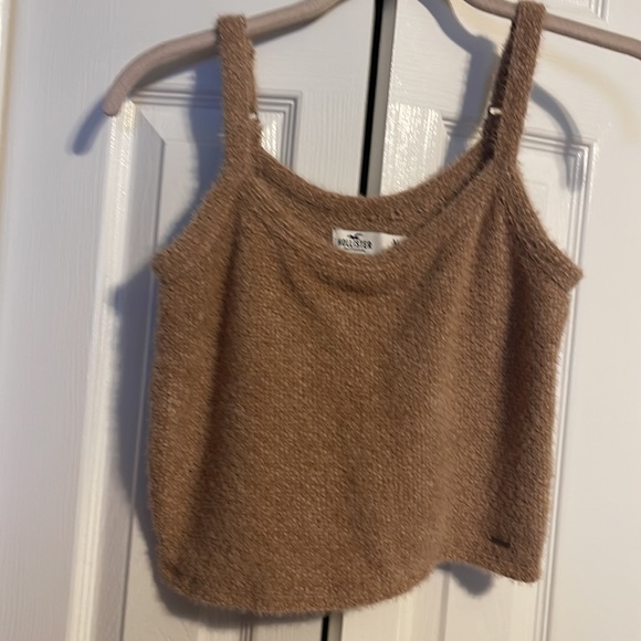 NWOT Hollister cropped sleeveless tank in beige - Picture 3 of 6